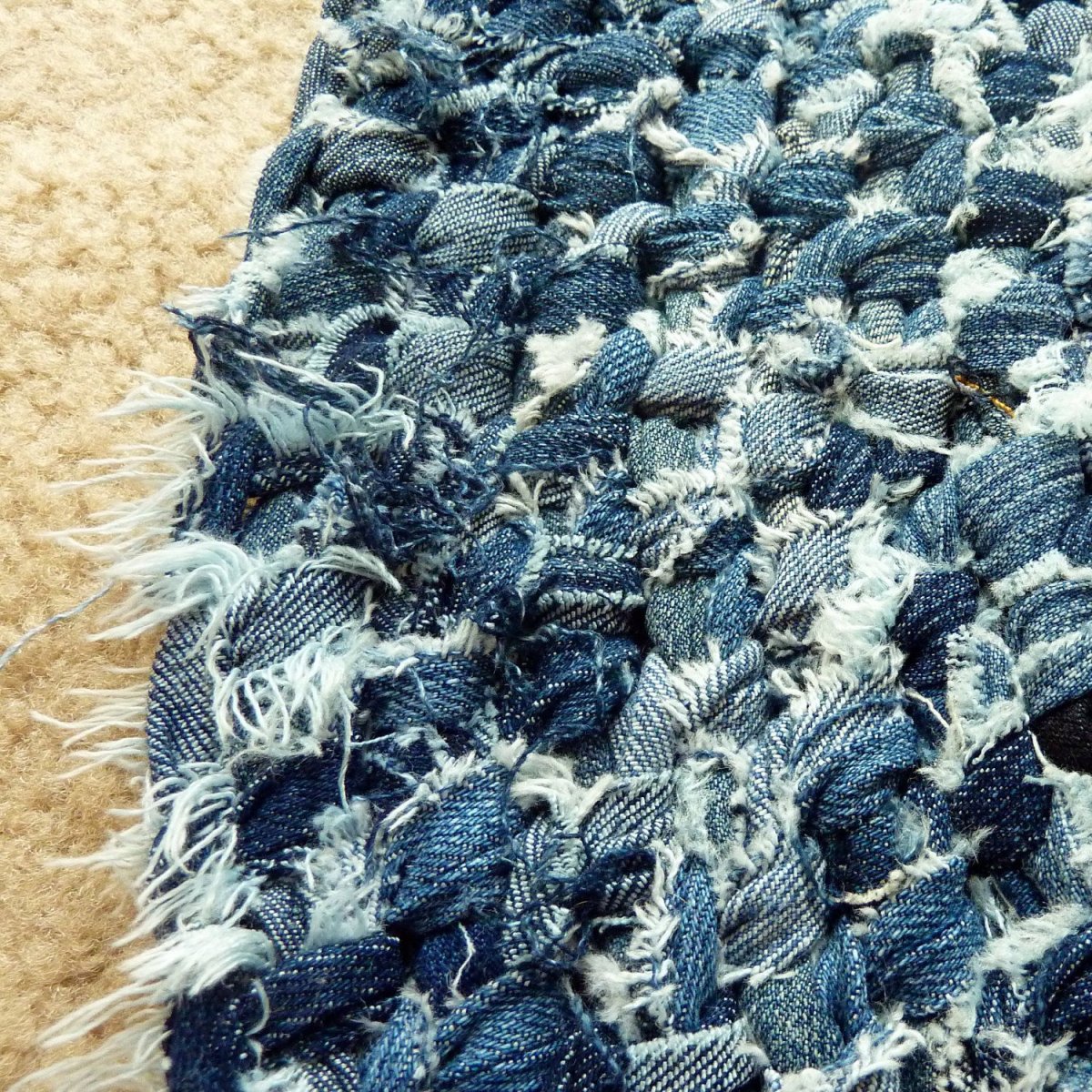 Плетеные коврики из джинсы