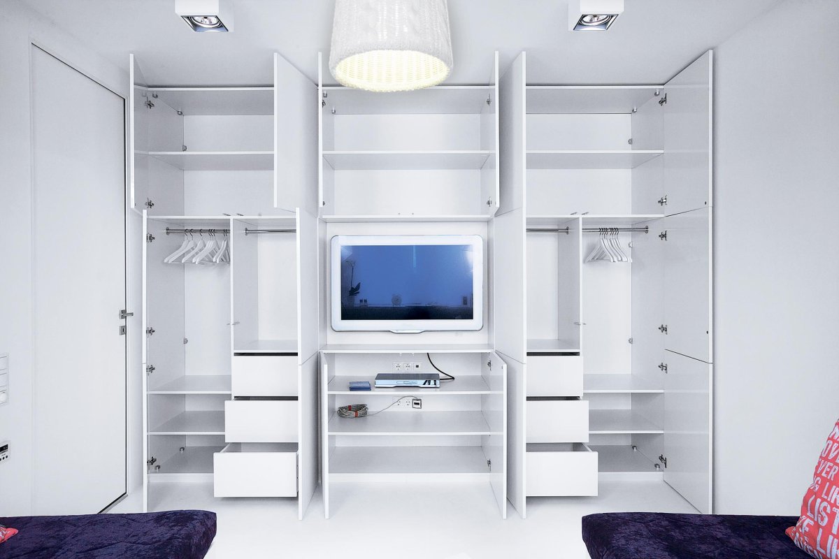 Шкаф в детскую комнату для двоих