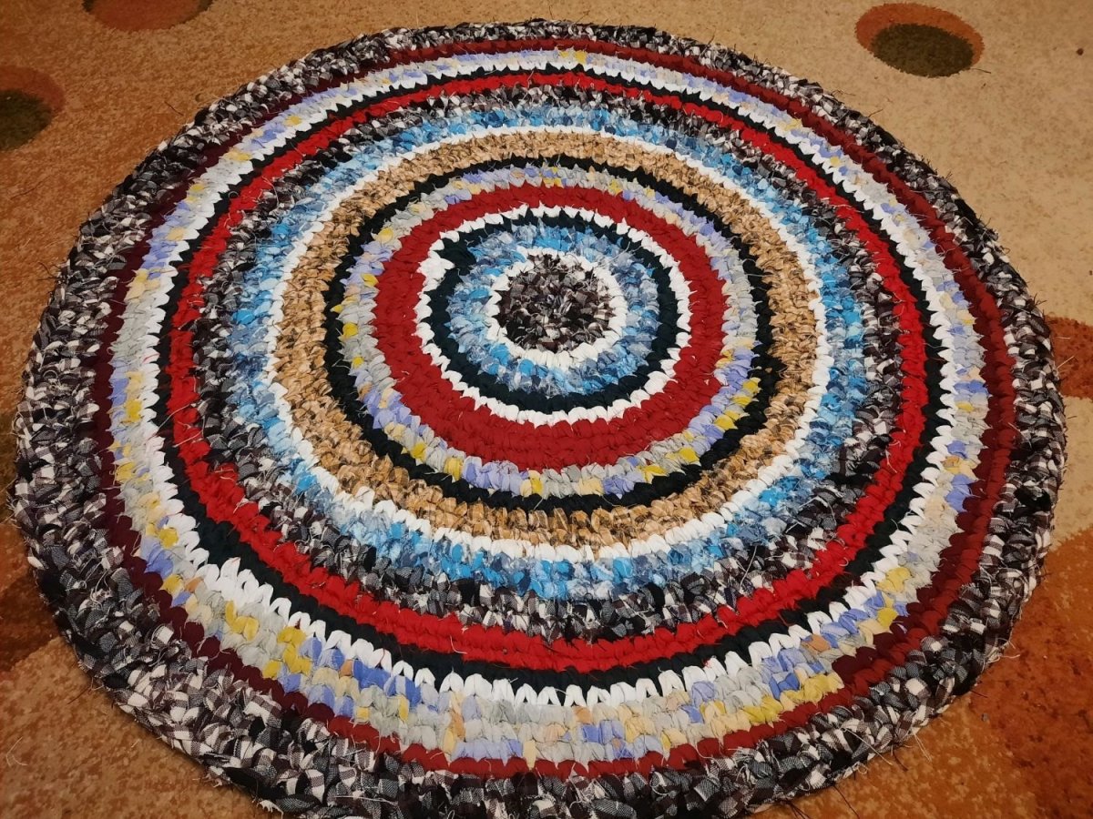 Коврик из трикотажных футболок