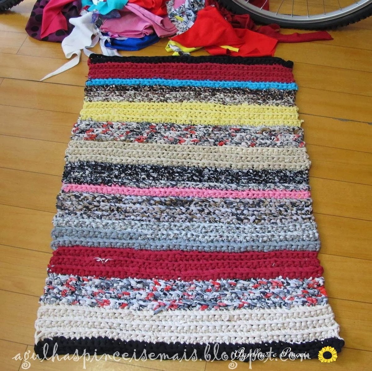 Прямоугольный коврик из тряпочек