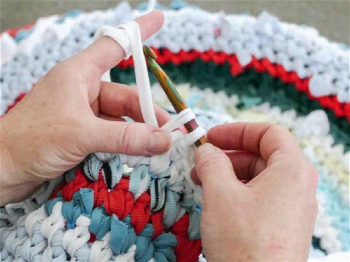 Коврики из старых футболок крючком для начинающих