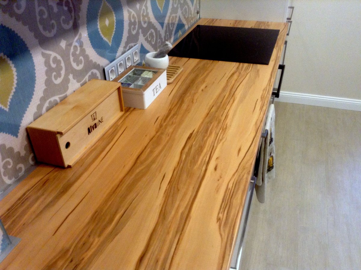 690 Индийское дерево кедр