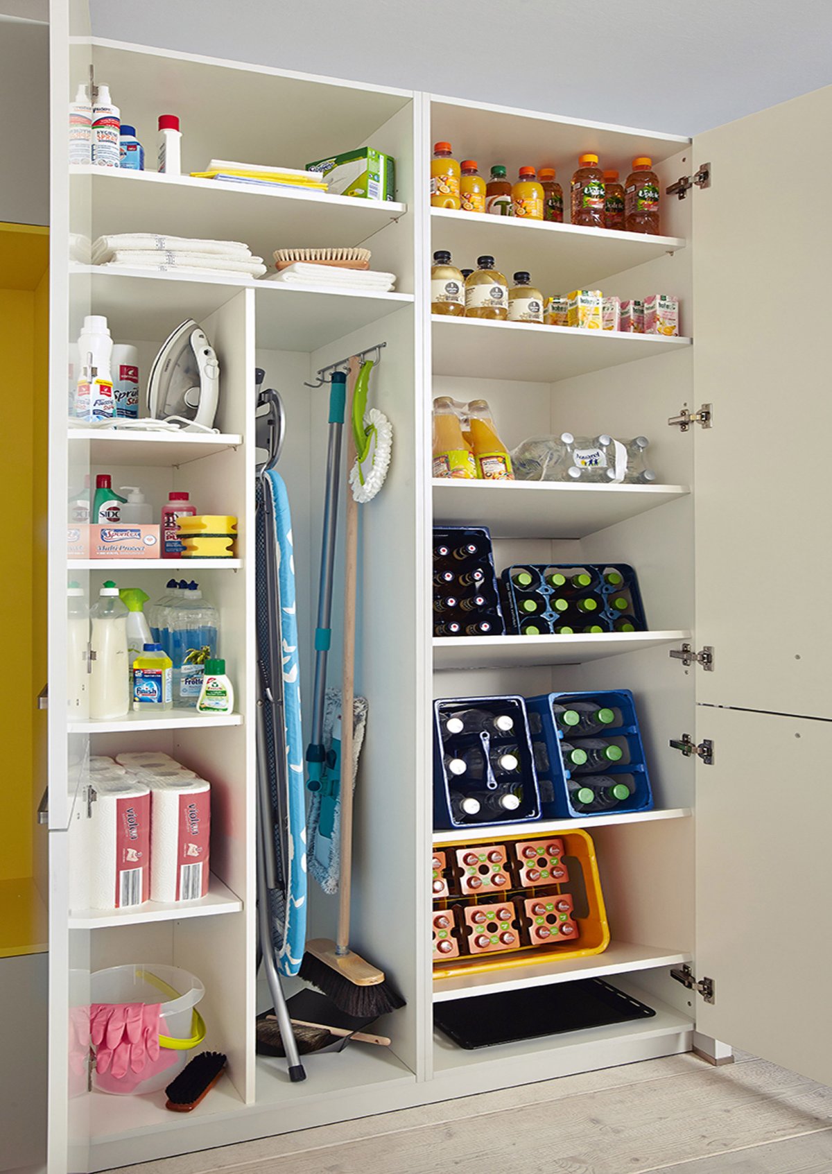 Шкаф купе для хозяйственных нужд