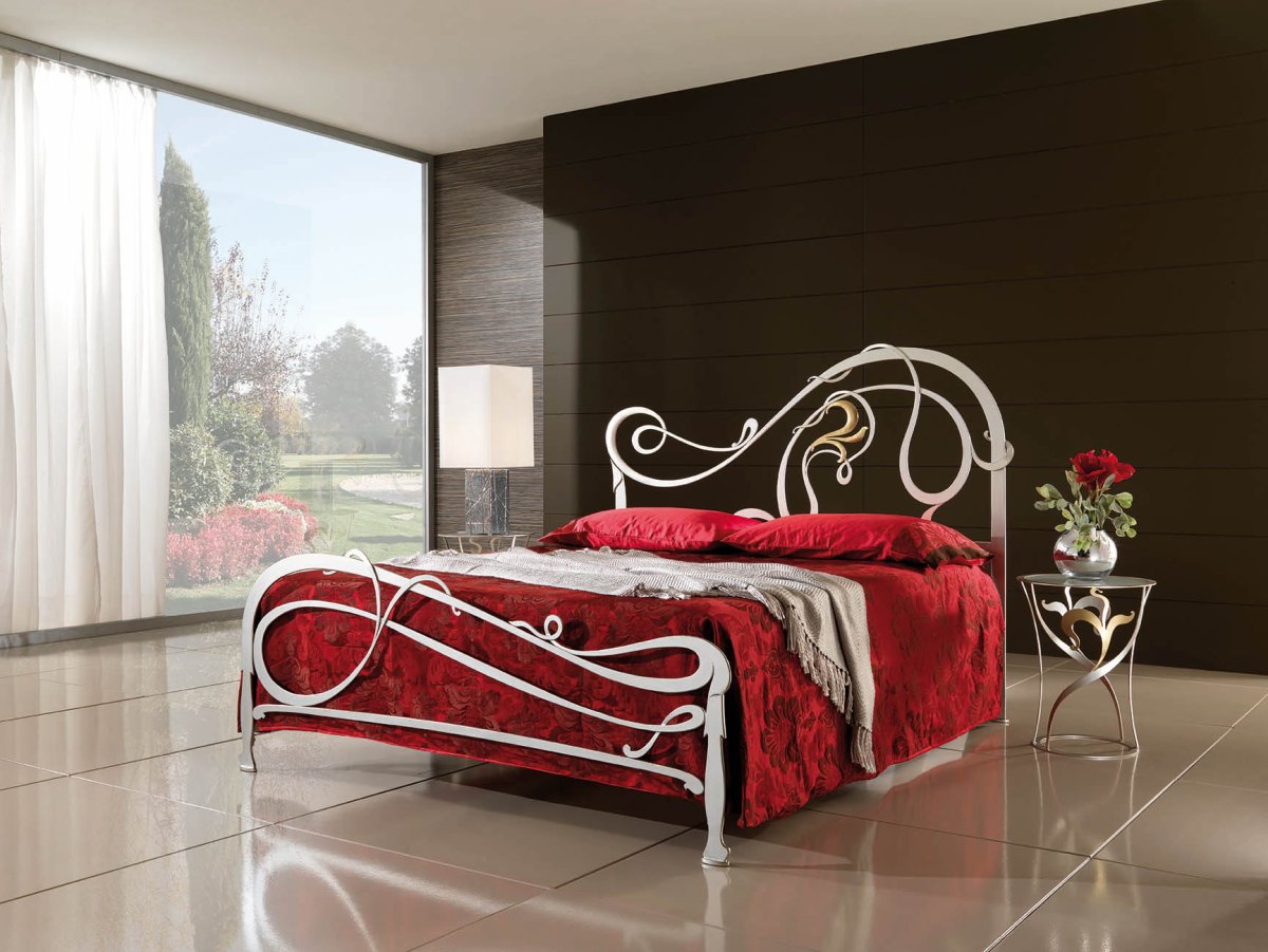 Красивые кованые кровати