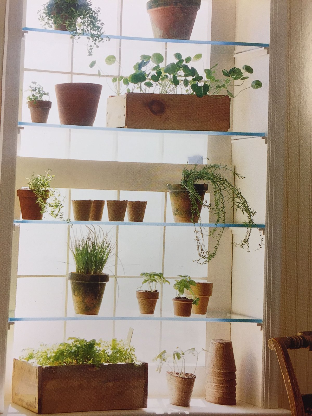 Стеллаж на подоконник