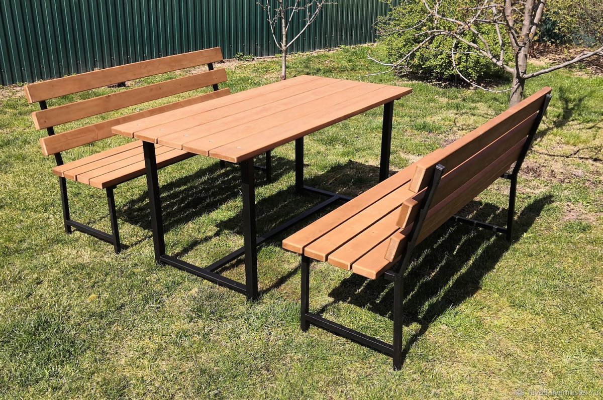 Дачный стол со скамейками