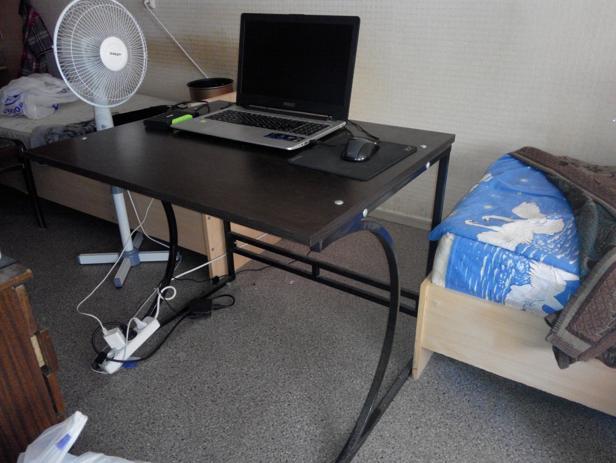 Стол для компьютера из профиля