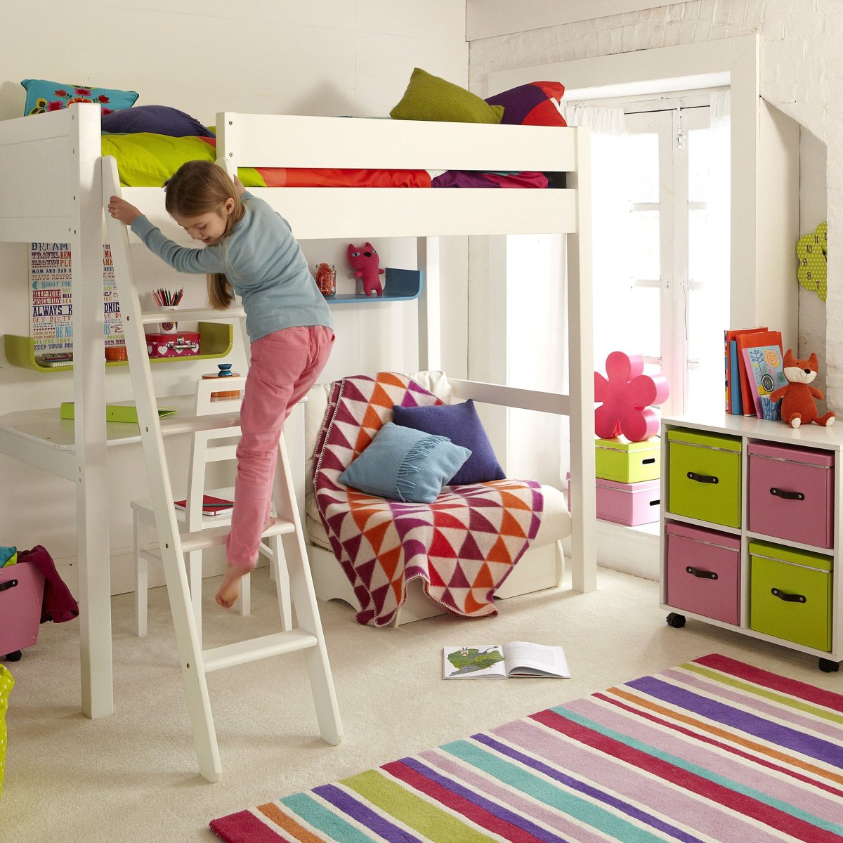Кровать для девочки с игровой зоной