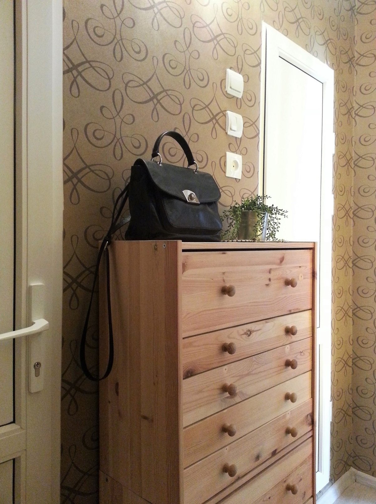 Раст икеа комод в интерьере прихожей