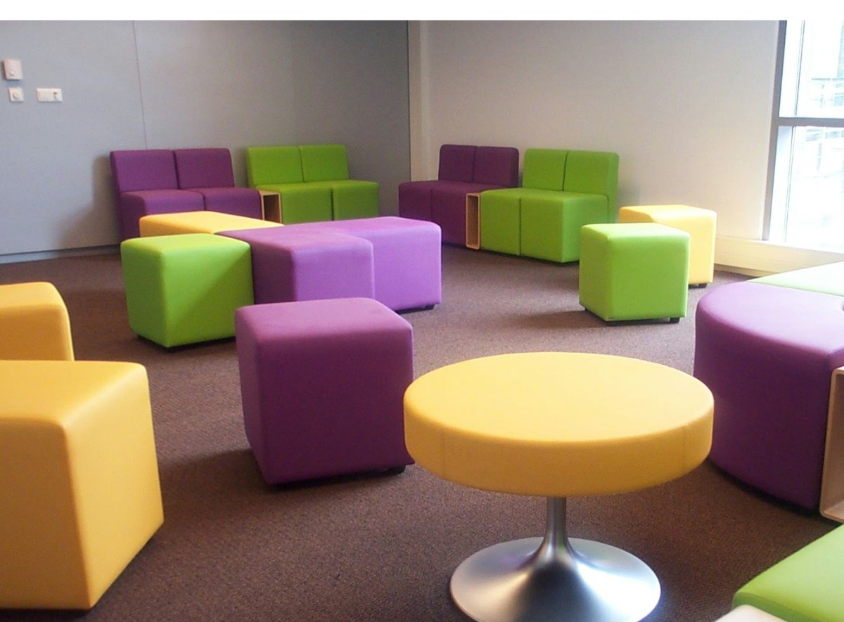 Модульная мягкая мебель для школы