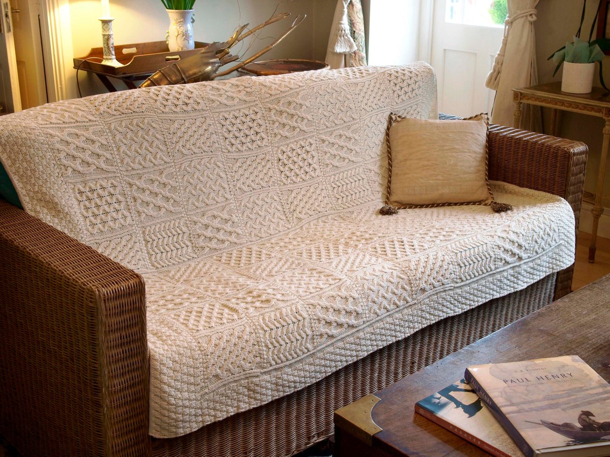Вязаные покрывала на диван