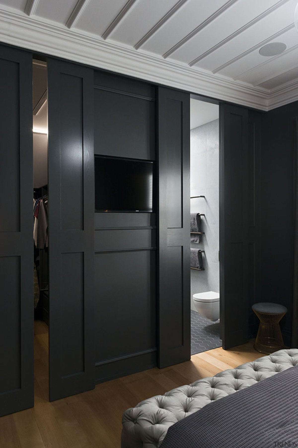 Двери в гардеробную комнату