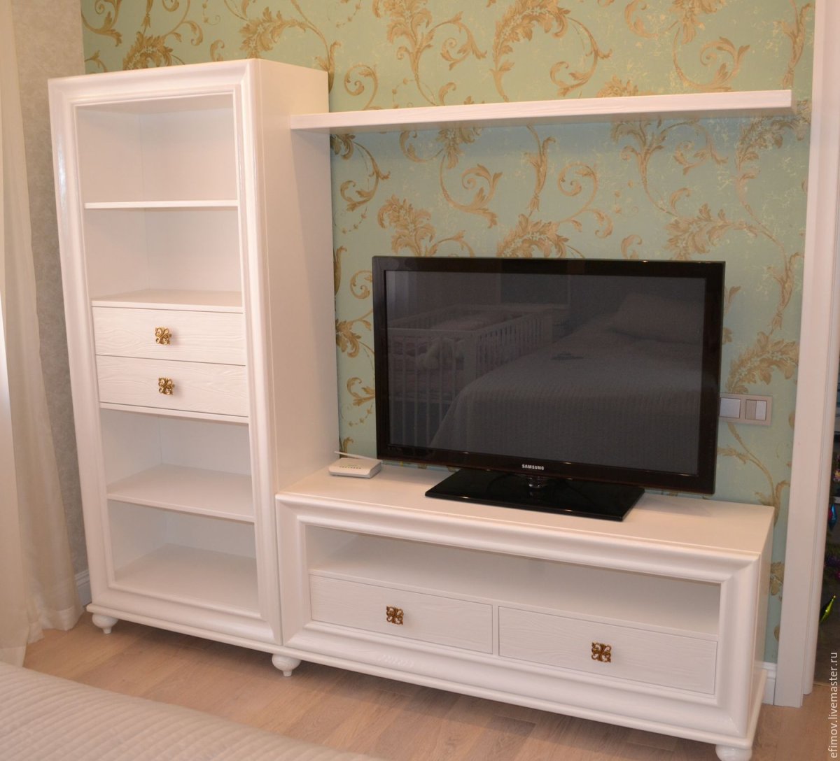 Тумба под телевизор в классическом стиле