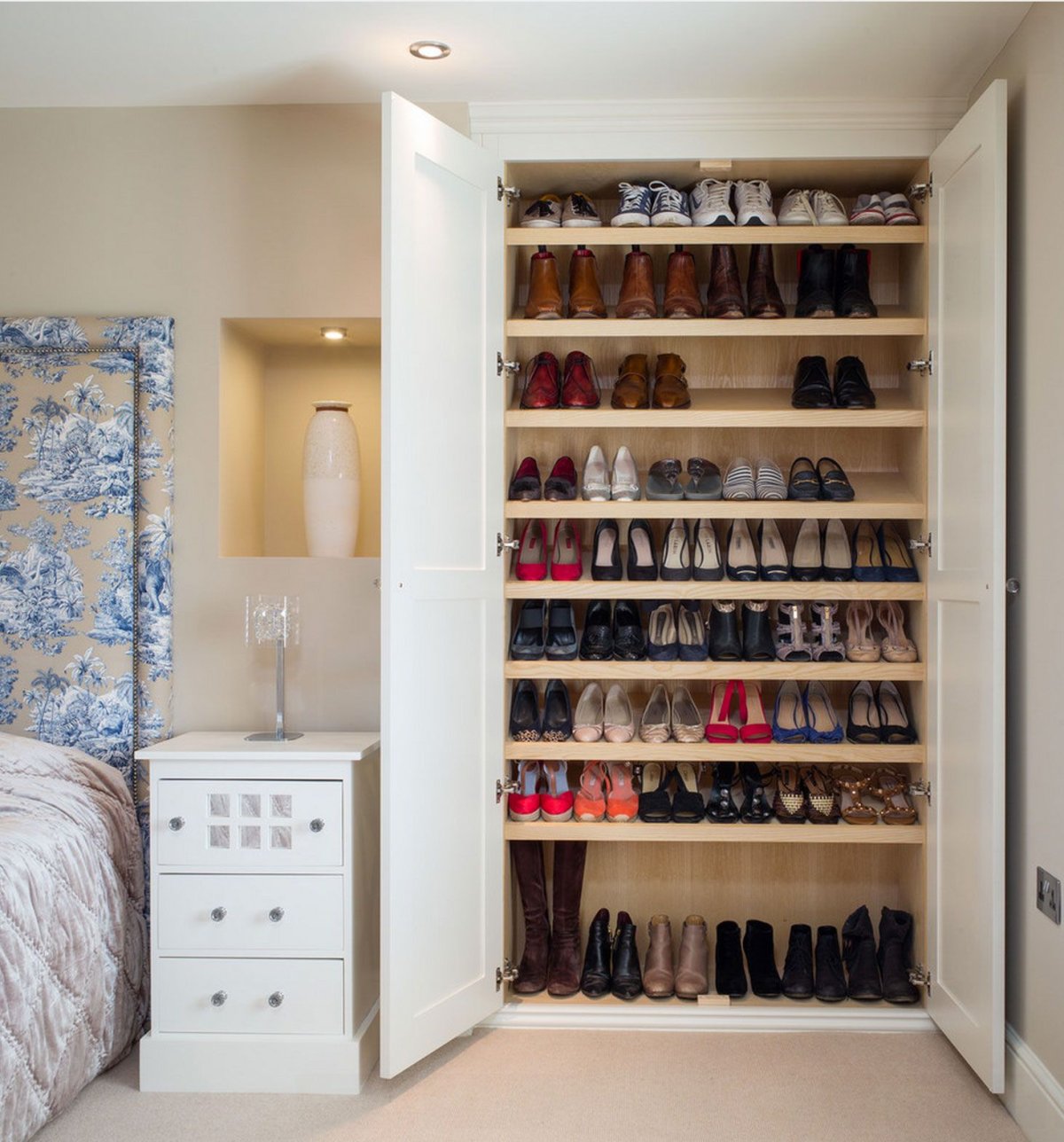 Встроенный шкаф для обуви