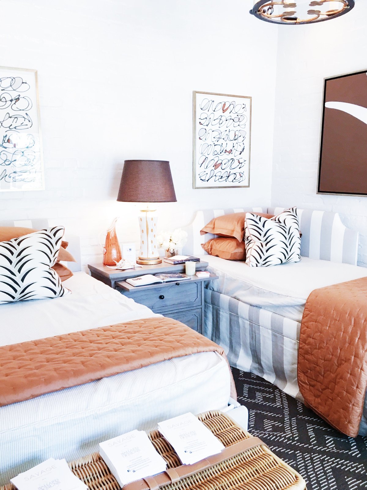 Гостевая спальня с двумя кроватями