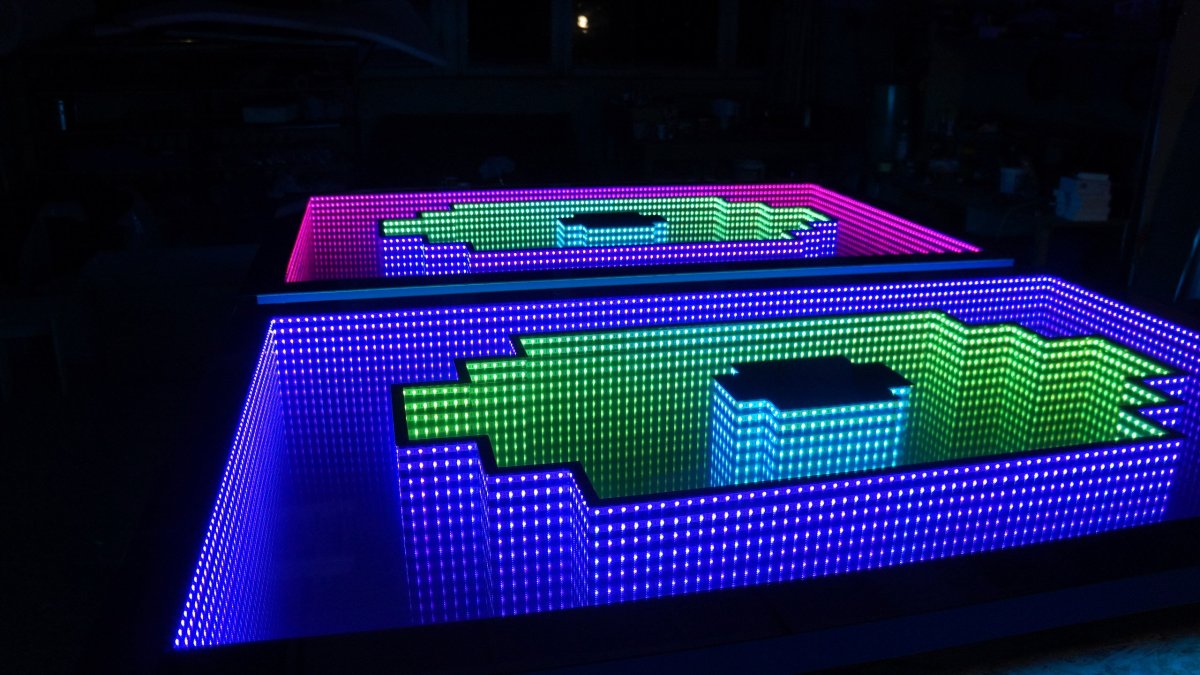 Стол с подсветкой эффекта бесконечности