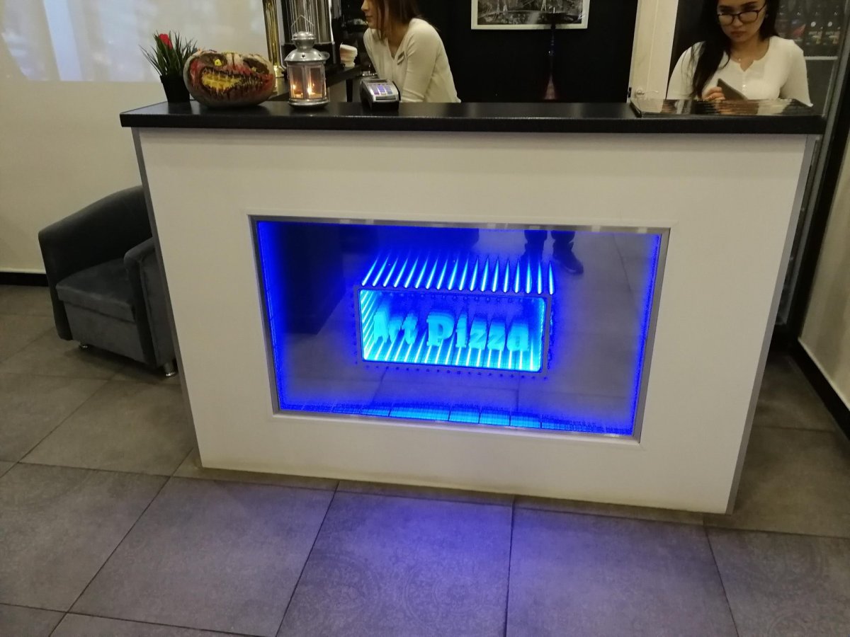 Зеркало с эффектом бесконечности