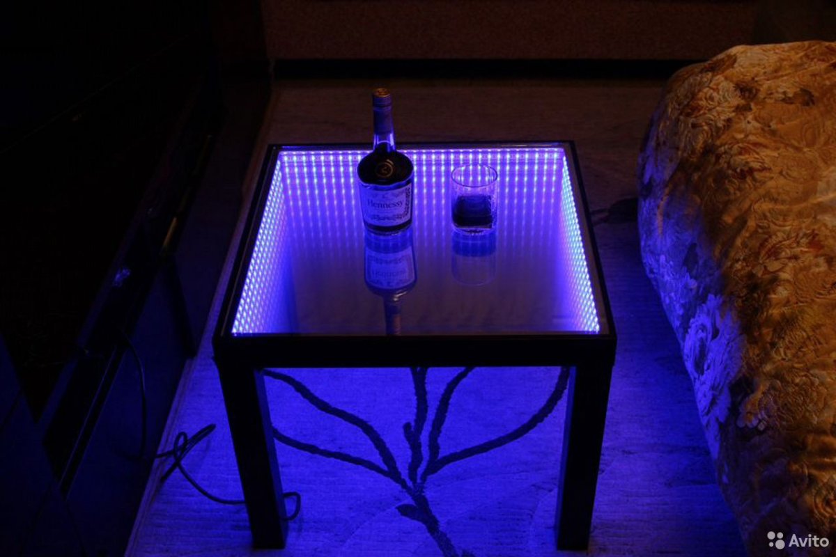Стол со светодиодной подсветкой