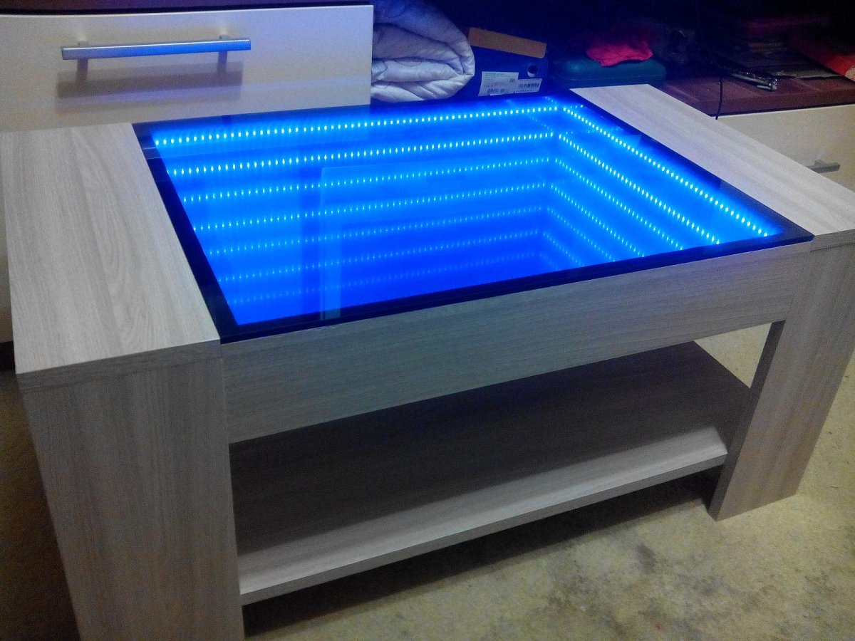 Журнальный столик ikea lack с эффектом бесконечности