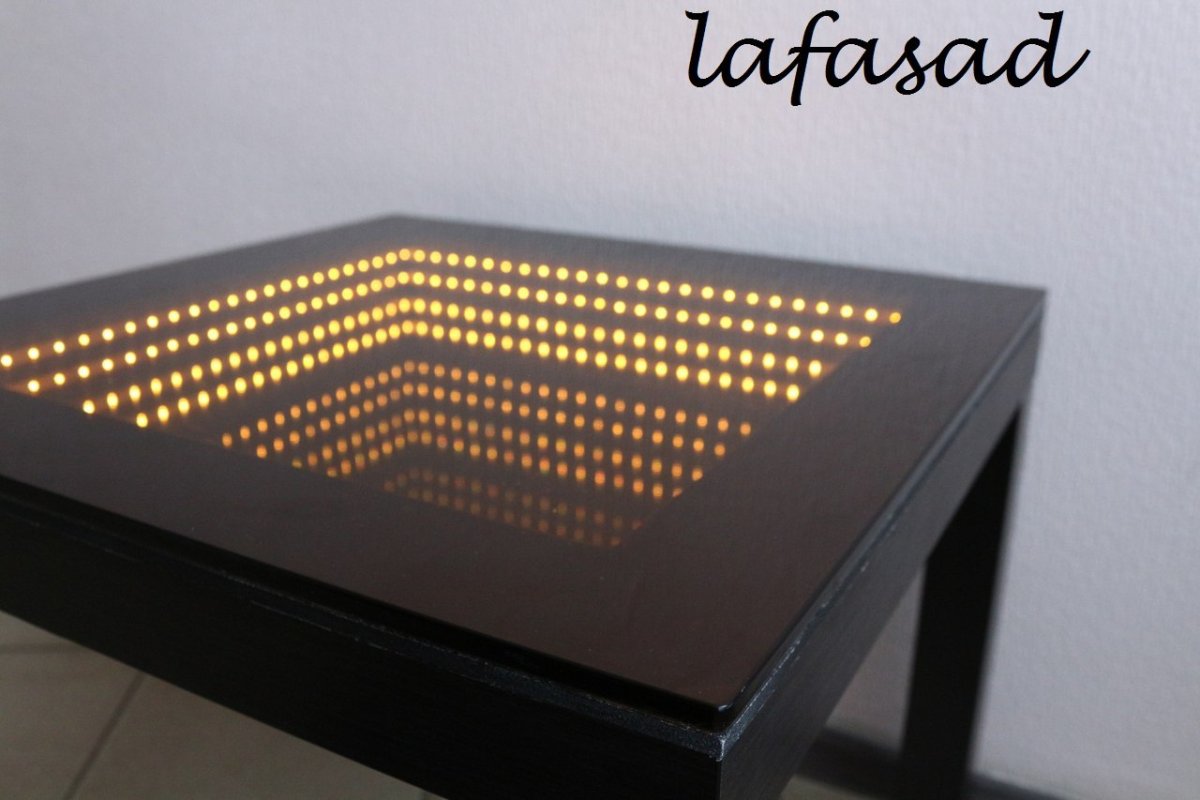 Бесконечный стол из металла