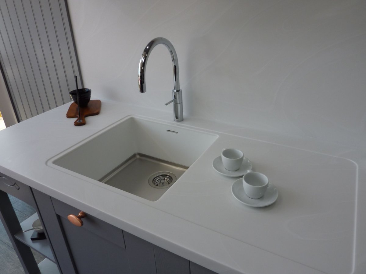 Интегрированная раковина в столешницу для кухни