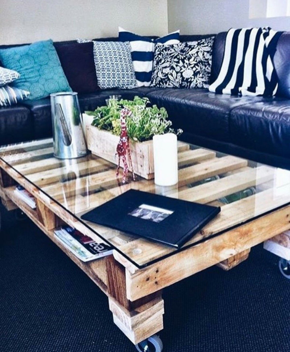 Обеденный стол из поддонов