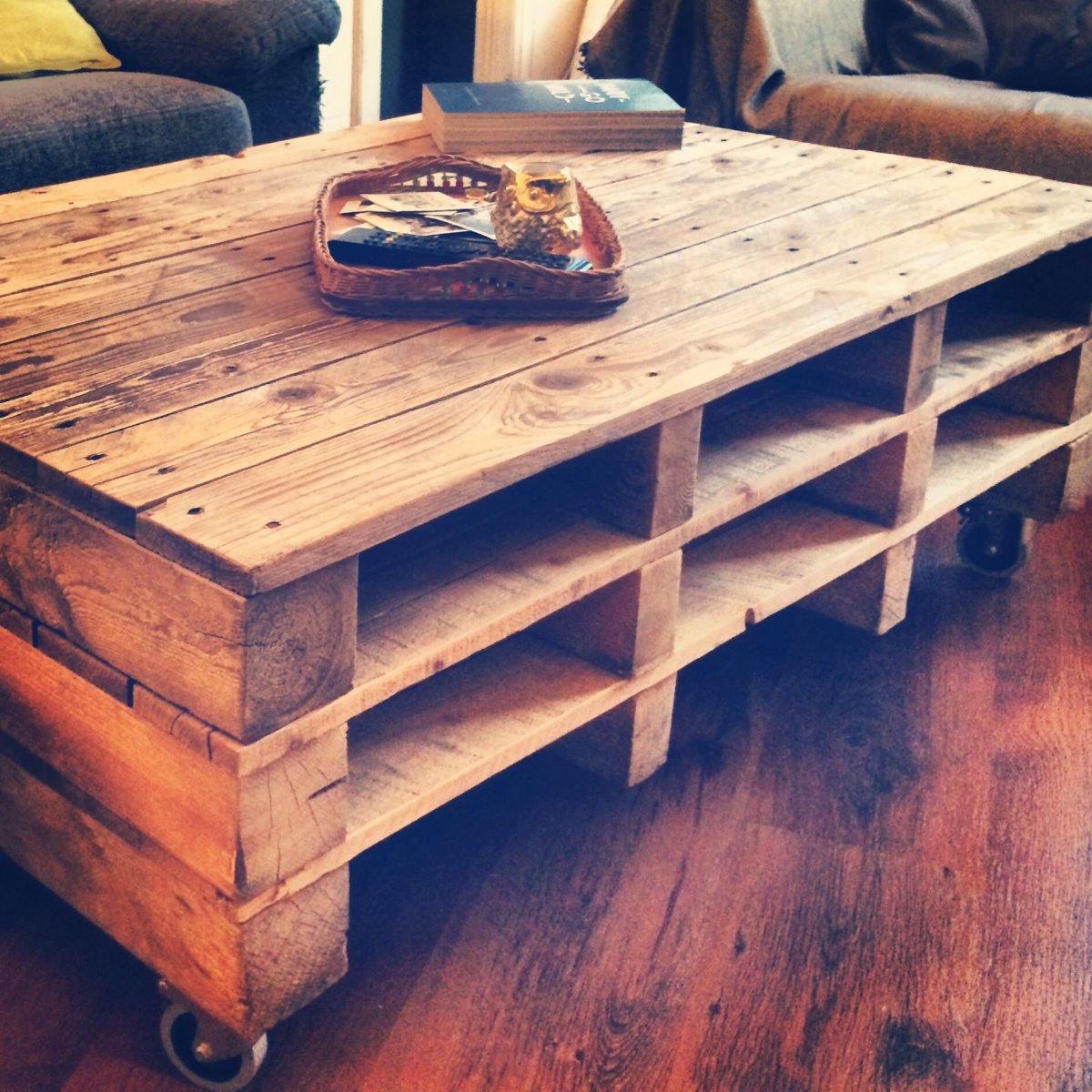 Столик из паллет