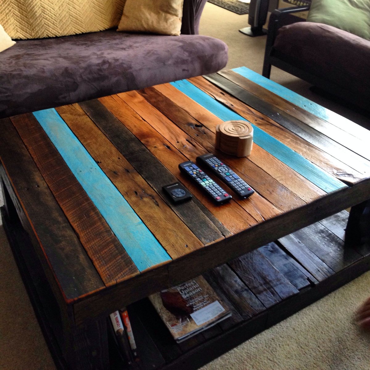 Стол из деревянных реек