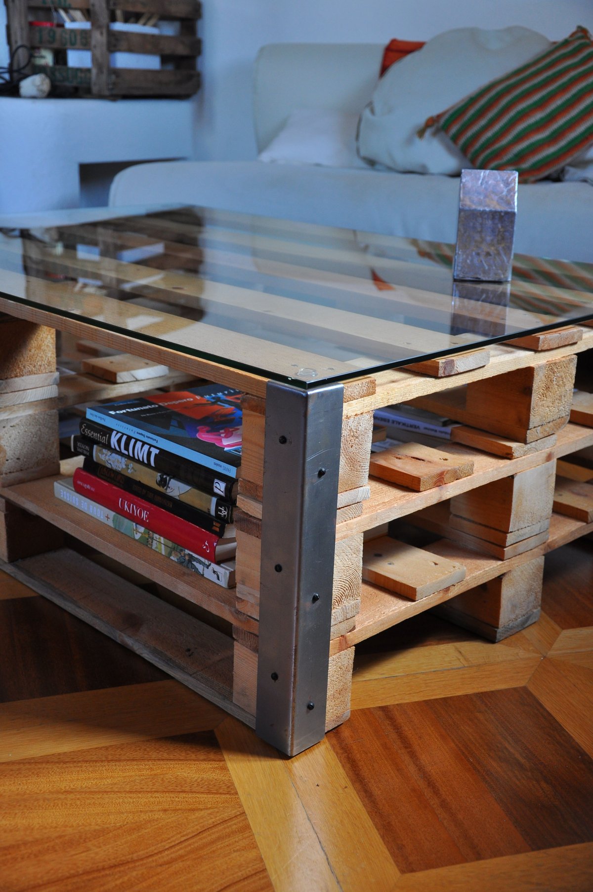 Столик из паллет