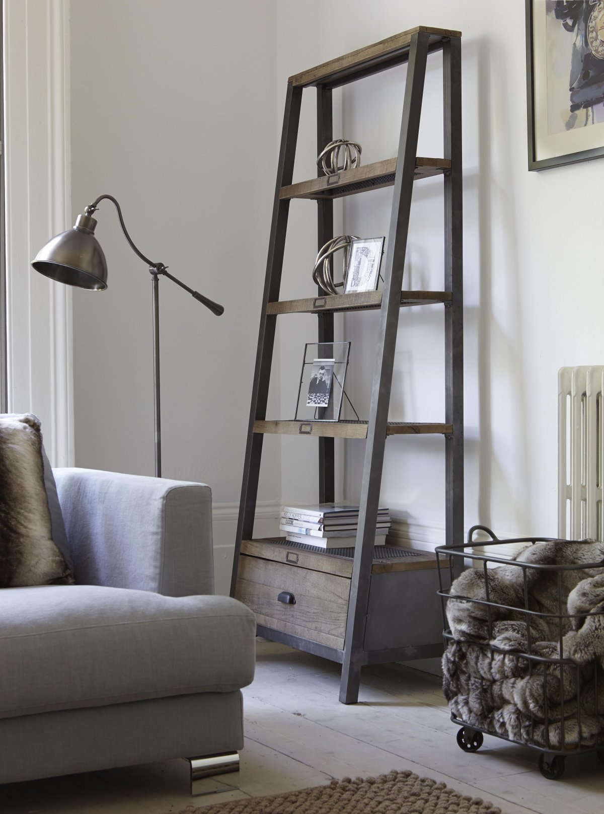 Стеллаж стремянка в интерьере
