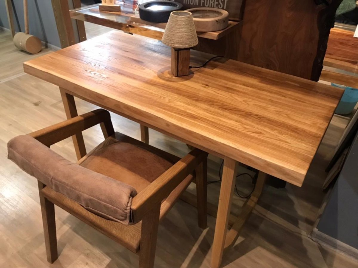 Столик из массива