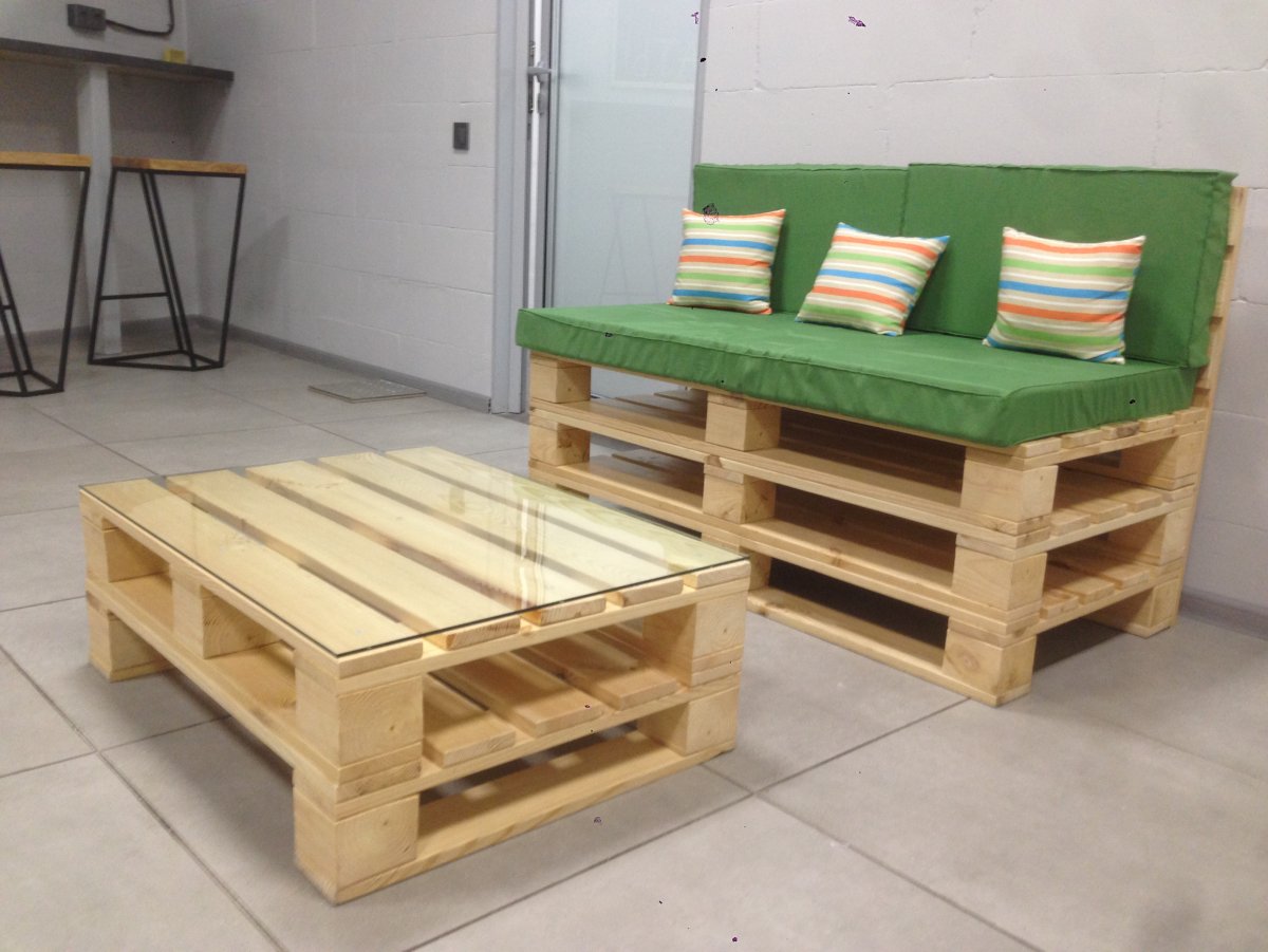 Стол и стулья из поддонов