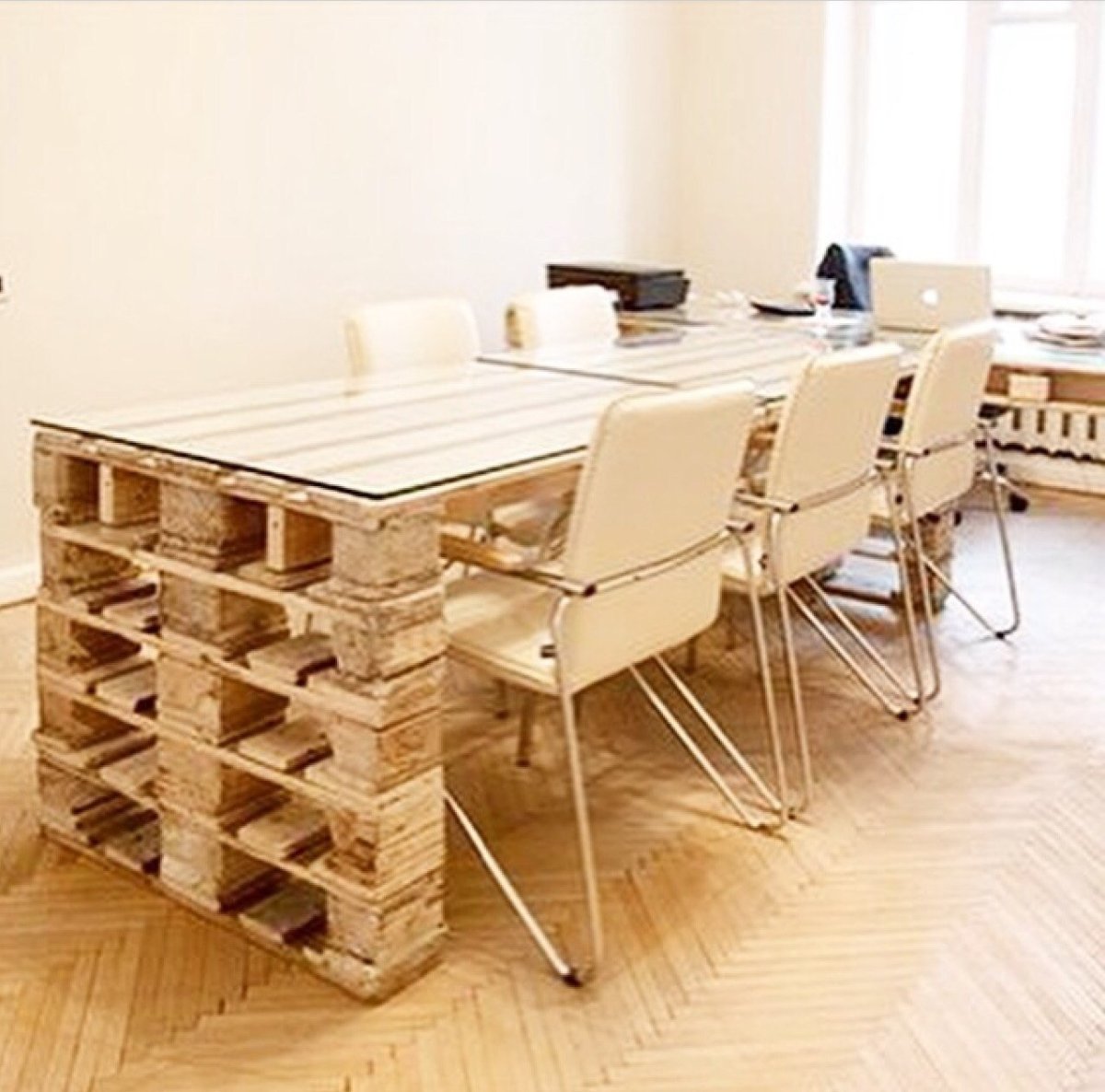 Стол из поддонов