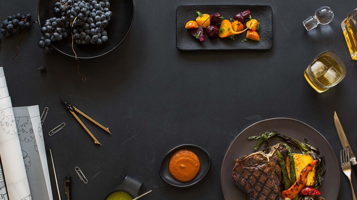 Стол с едой