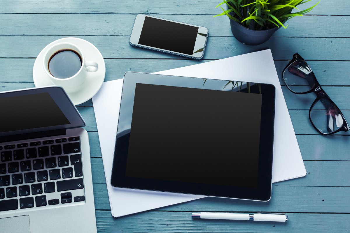 Планшет на столе