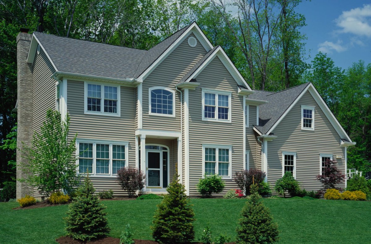 Сайдинг виниловый красивый дом издалека