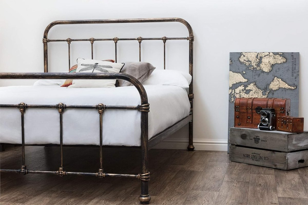 Винтажные кровати железные