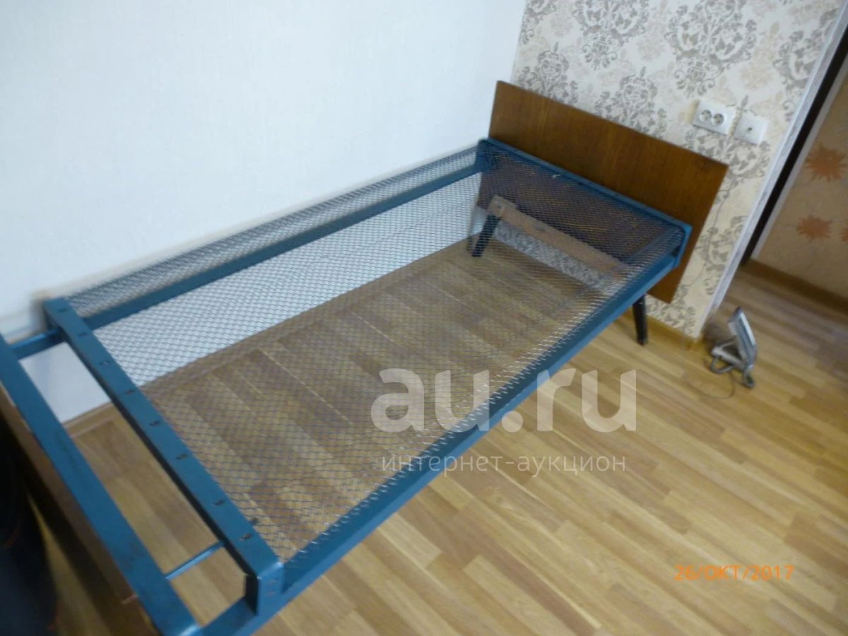 Кровать с сеткой