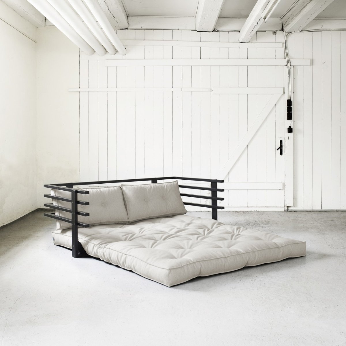 Кровать в стиле лофт