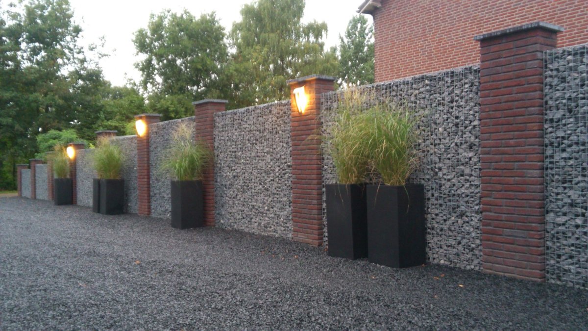 Забор из габионов и живой изгороди