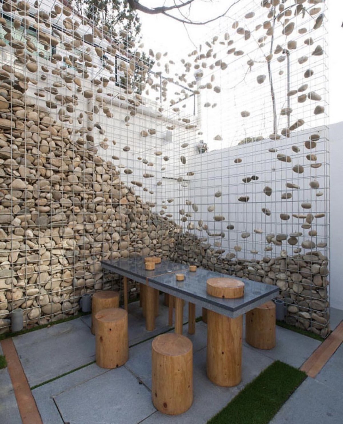 Габион дерево камень