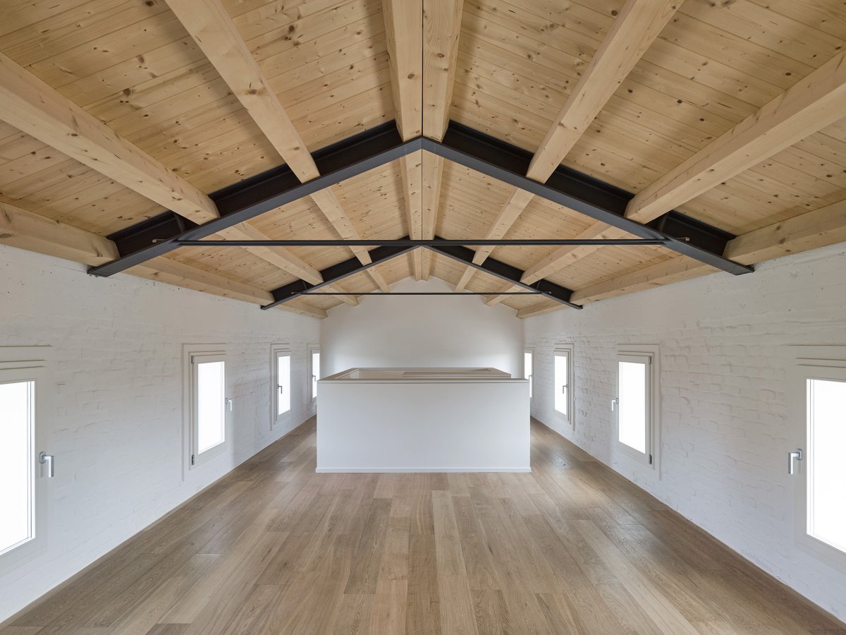 Деревянный потолок в гараже