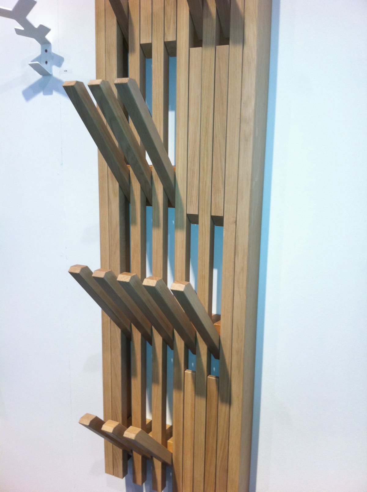 Вешалка из деревянных реек