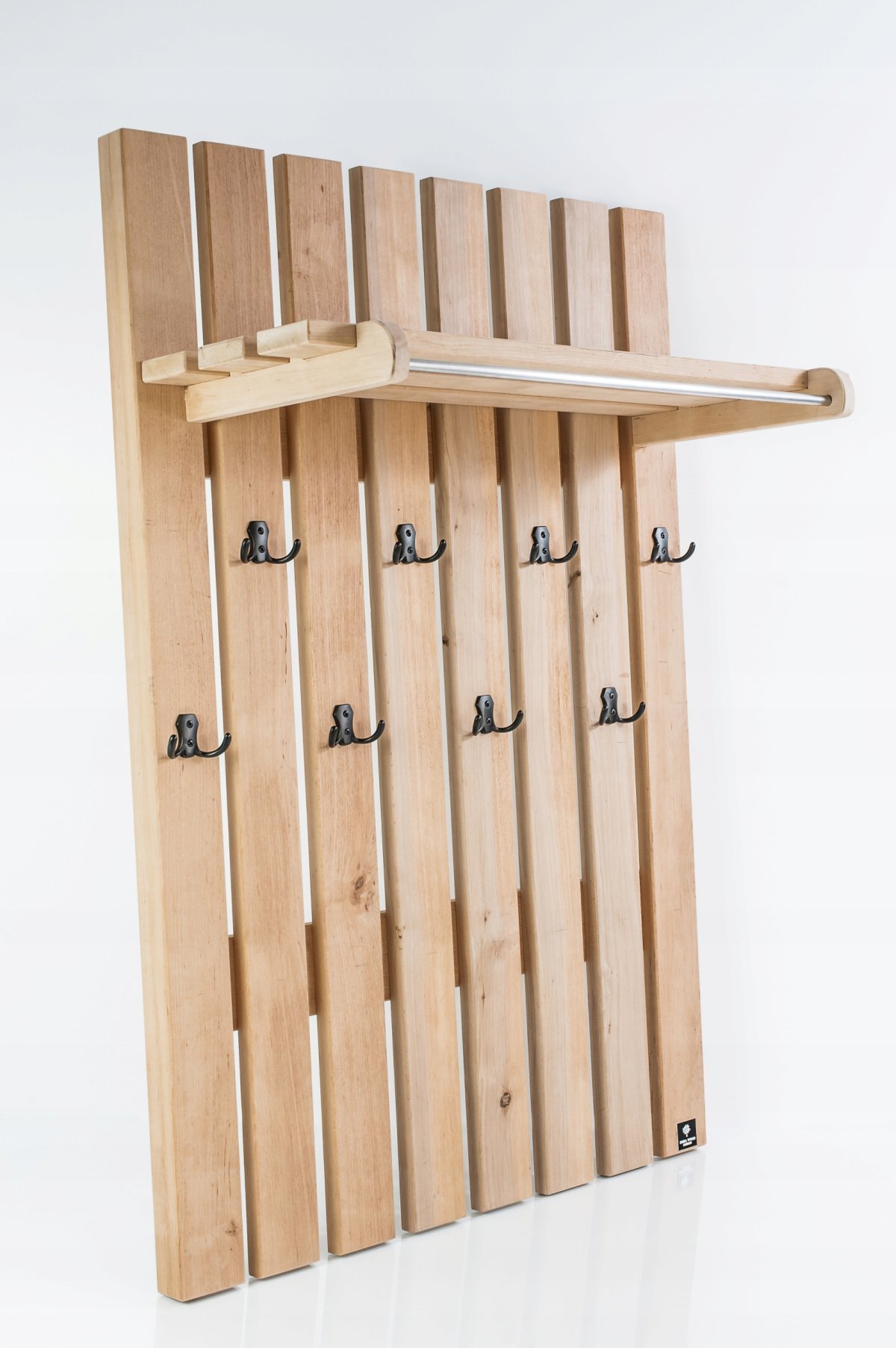 Вешалка в прихожую настенная
