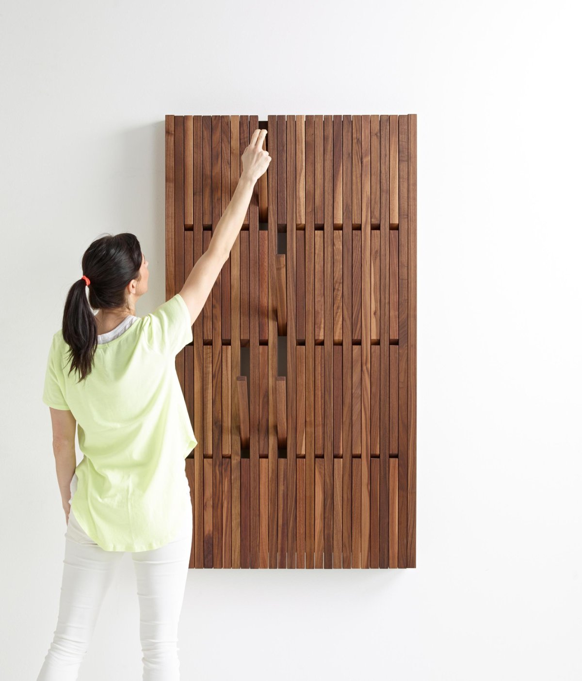 Вешалки встроенные в рейки