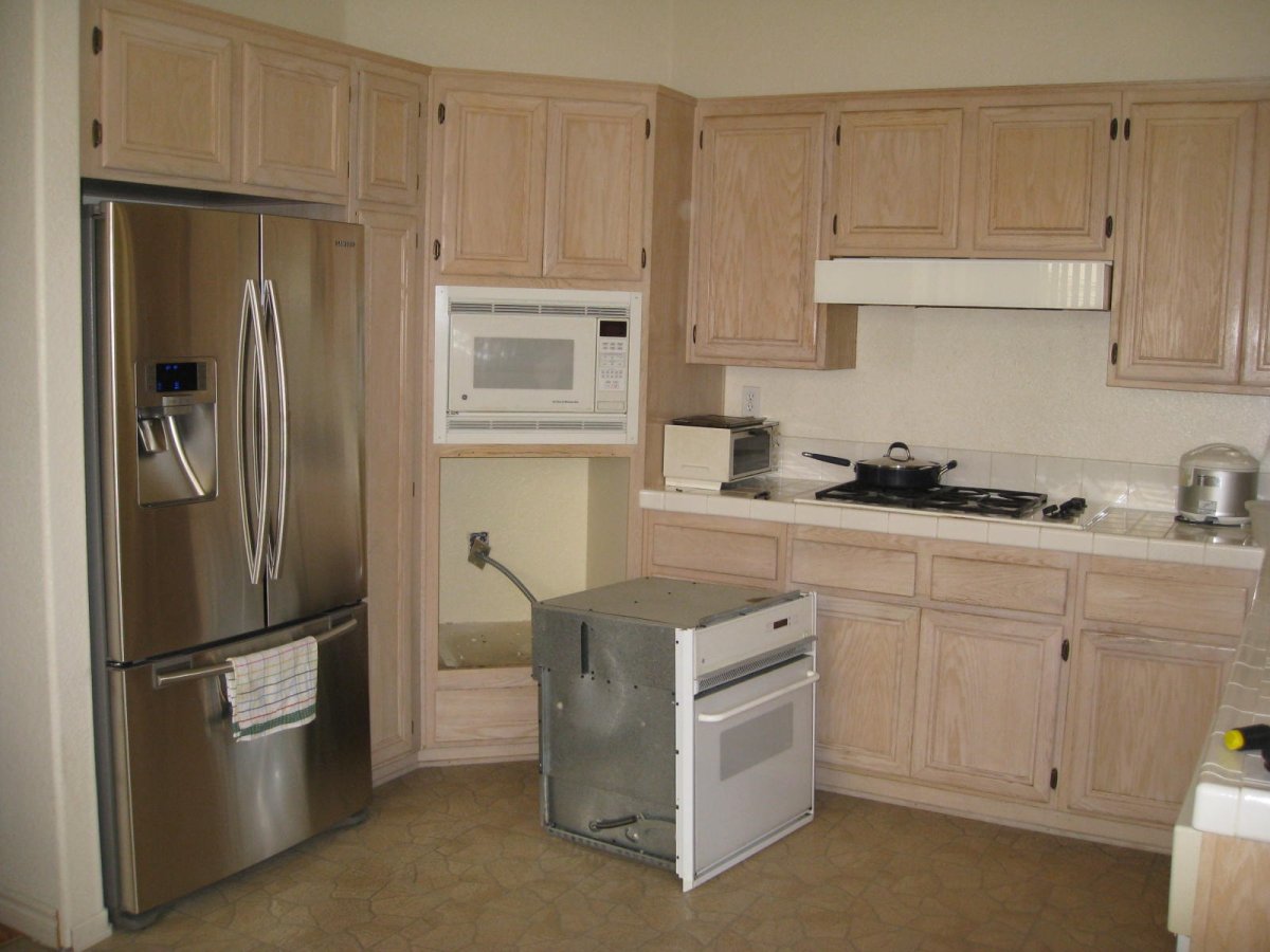 Кухонный гарнитур духовой шкаф