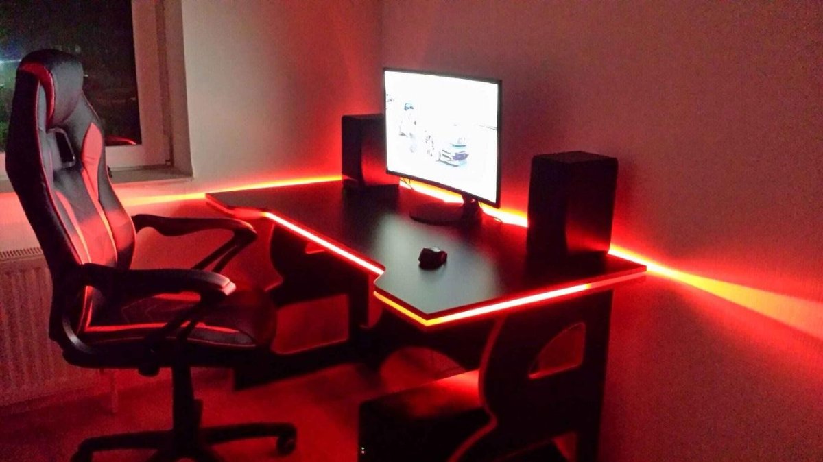 Компьютерный стол с подсветкой