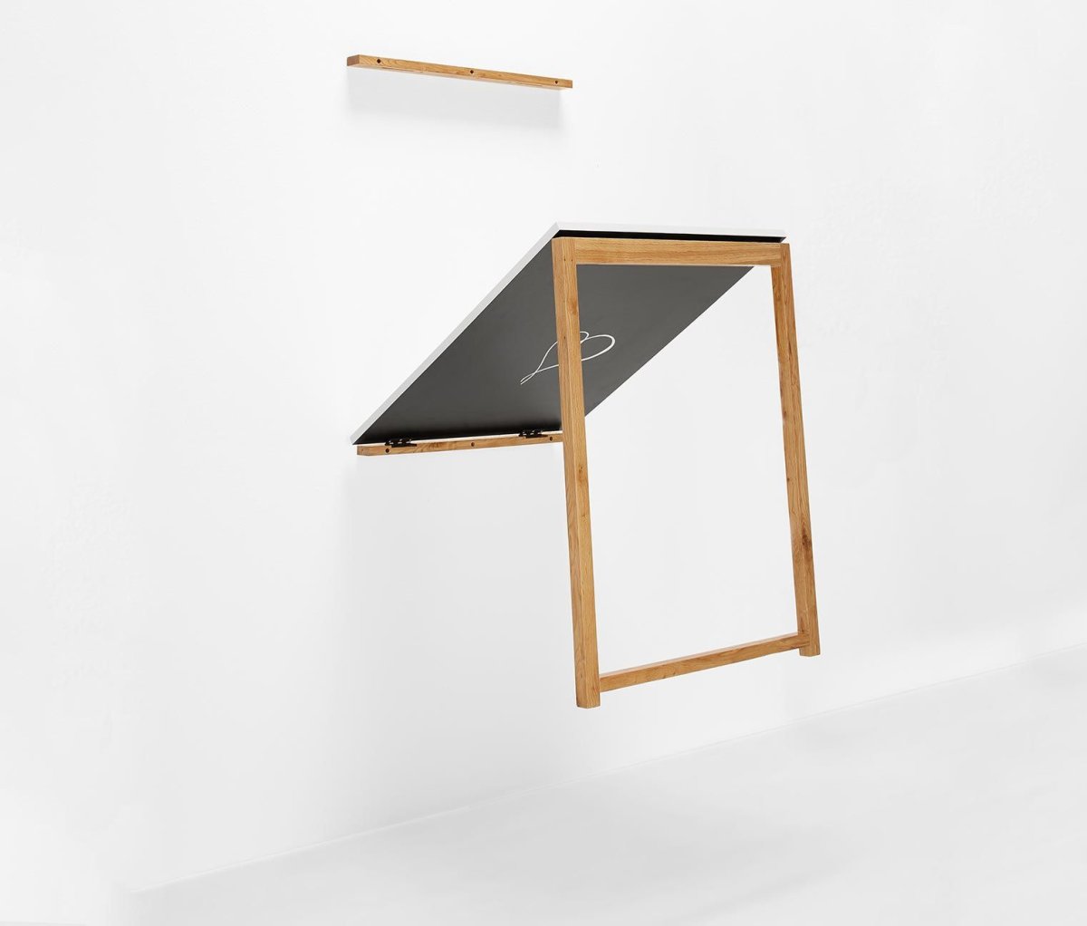 Стол с откидным зеркалом