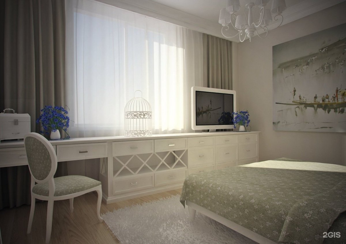 Туалетный столик у окна в спальне