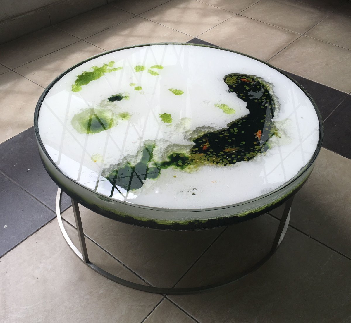 Журнальный столик из цветов эпоксидной смолы